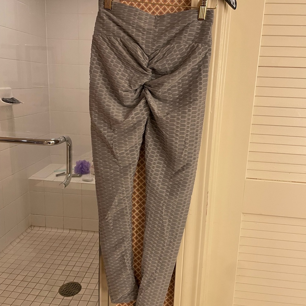 NWT - Booty Enhancing Leggings - Viral Tik Tok Leggings
